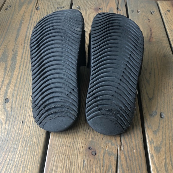 NIKE slides - Kids Sz 1 - Picture 3 of 4